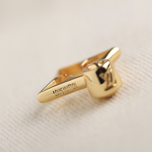 l0*is V*t0n earrings