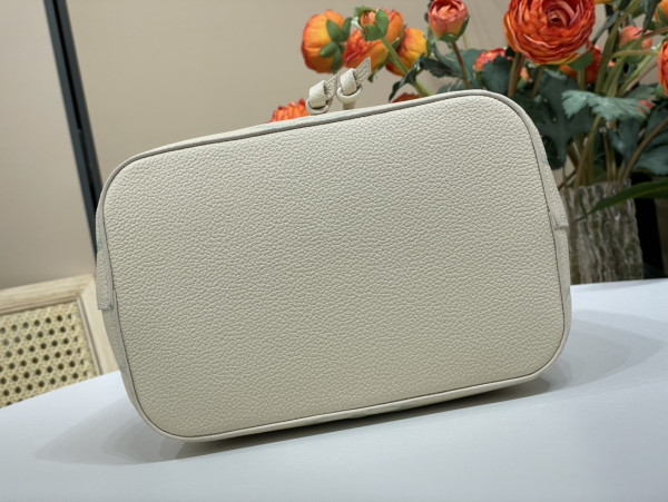 l0*is V*t0n nÉonoÉ bb