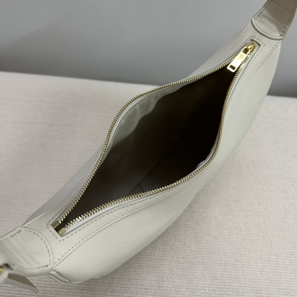 celin* heloise cuir triomphe bag in S*pple calfskin