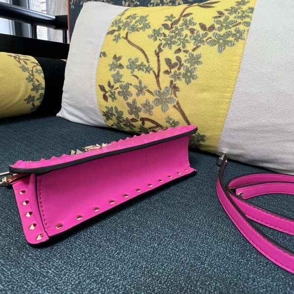 VALENTINO ROCKSTUD CALFSKIN CLUTCH