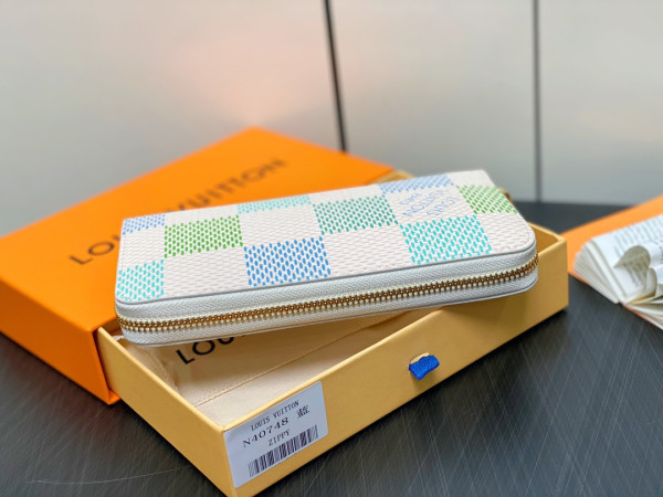 l0*is V*t0n zippy wallet-19.5*10.5*2.5 cm