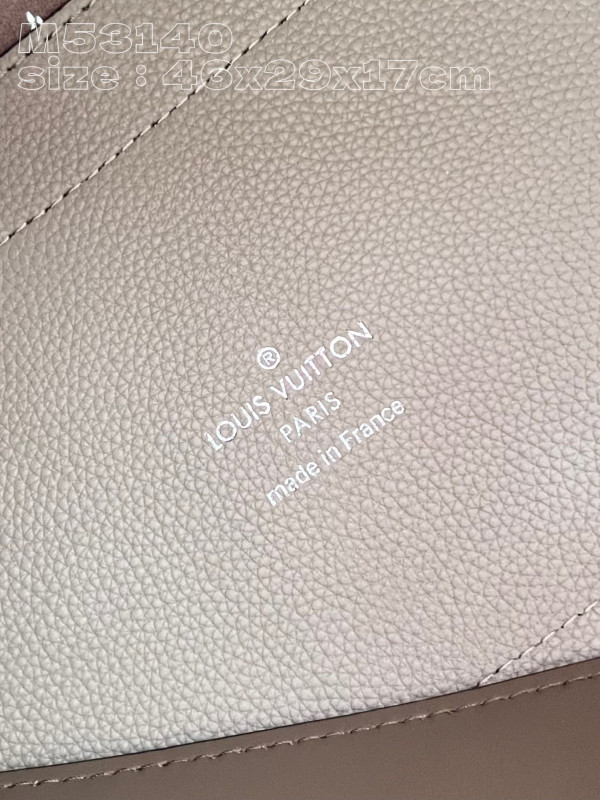 l0*is V*t0n hina-46 x 29.5 x 17cm