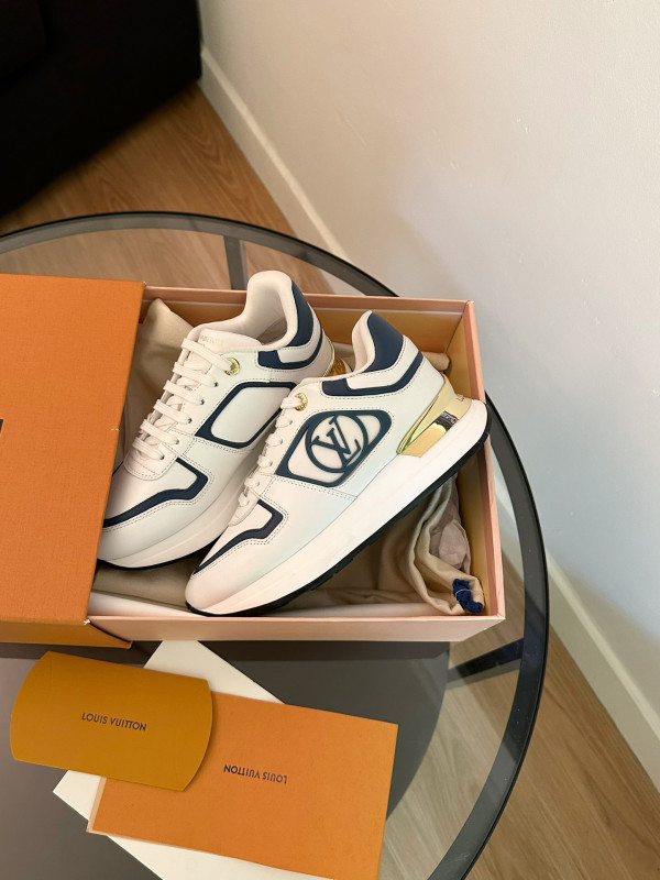 l0*is V*t0n sneakers