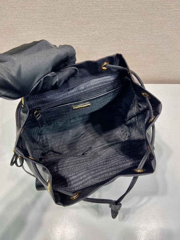 Pra*a re-nylon medium backpack-23.5*28*12cm