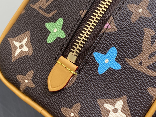 l0*is V*t0n locker dopp kit bag-23*13*12cm