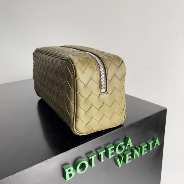 bo*te*ga Ve*ne*ta intrecciato leather wallet-on-strap