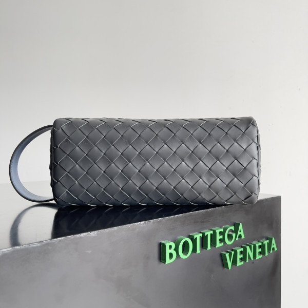 bo*te*ga Ve*ne*ta intrecciato leather wallet-on-strap