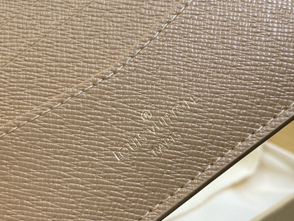 l0*is V*t0n slender wallet-11*8.5*2cm