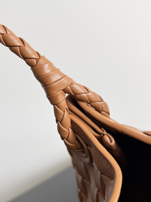 bo*te*ga Ve*ne*ta andiamo parachute small shoulder bag