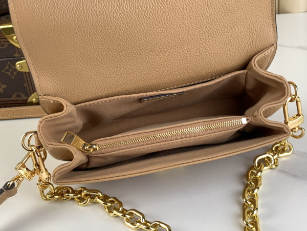 l0*is V*t0n pochette metis east west