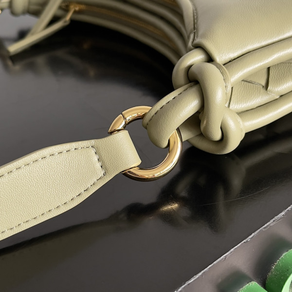 bo*te*ga Ve*ne*ta gemelli messenger