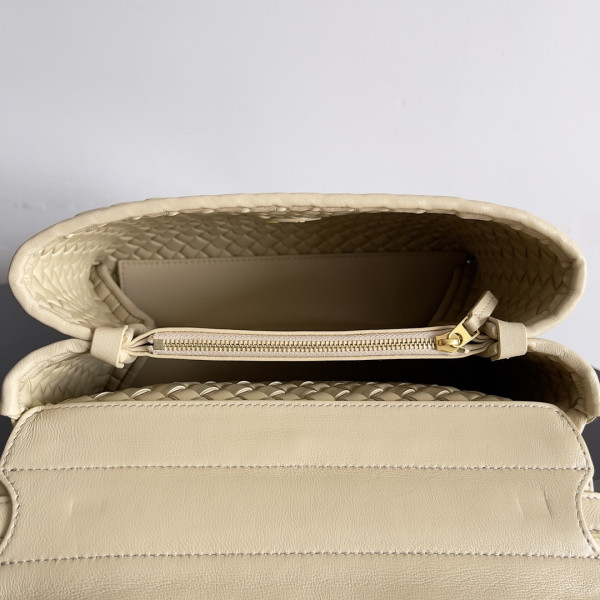 bo*te*ga Ve*ne*ta patti top handle bag