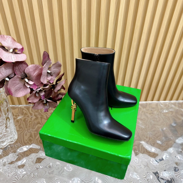 bo*te*ga Ve*ne*ta knot ankle boot