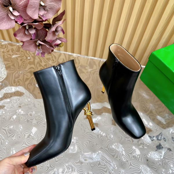 bo*te*ga Ve*ne*ta knot ankle boot