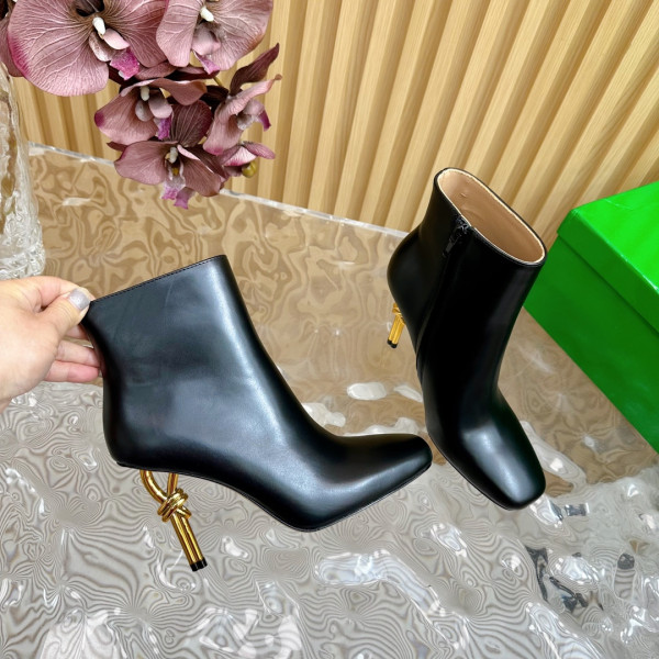 bo*te*ga Ve*ne*ta knot ankle boot