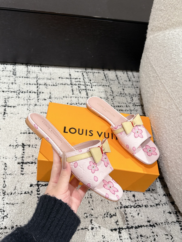 l0*is V*t0n slippers