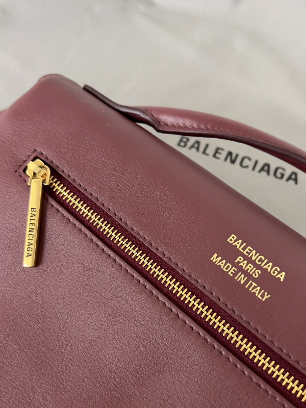 Ba*len*cia*ga bel air small clutch