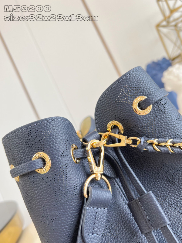 l0*is V*t0n bella tote