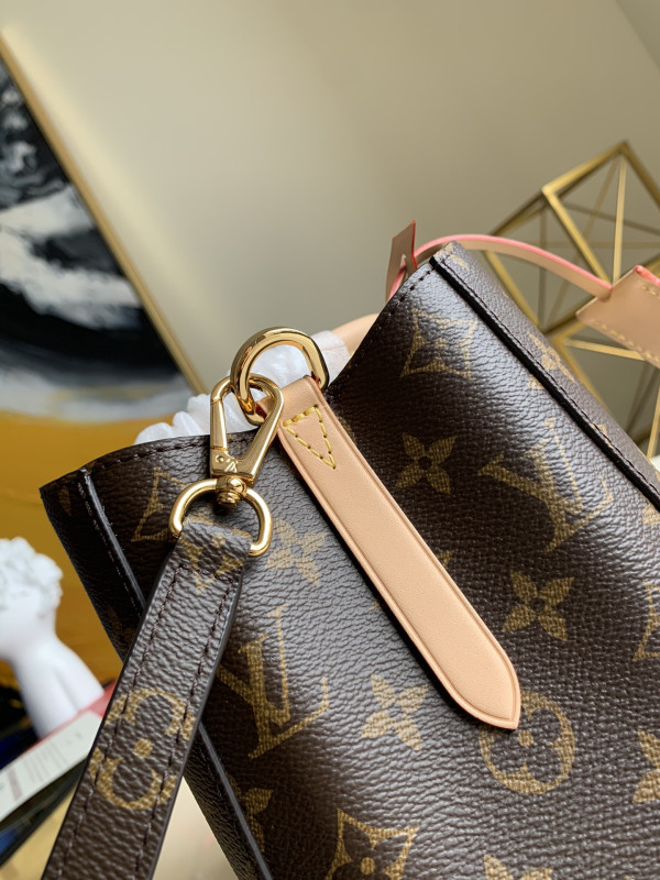 l0*is V*t0n montaigne bb