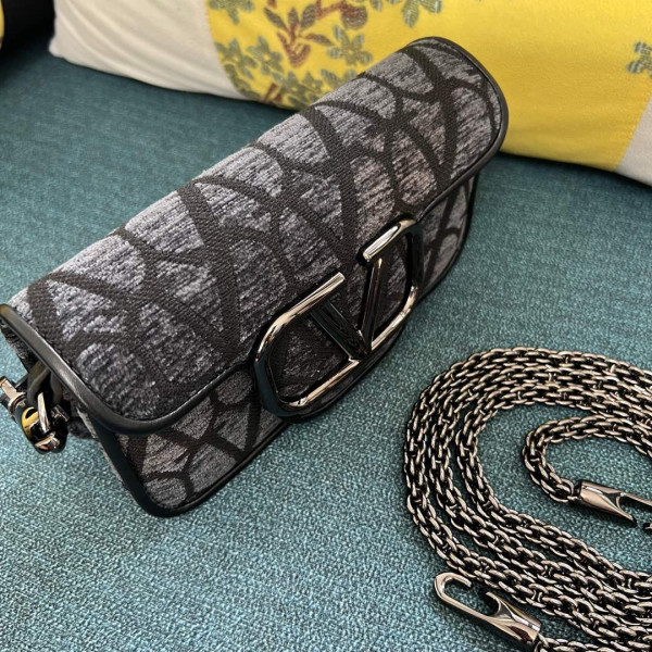 VALENTINO LOCÒ SMALL SHOULDER BAG